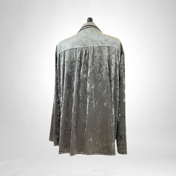 ANDREE By Unit Crushed Velvet Button Front Embroidery Top, 1X - Picture 5 of 7